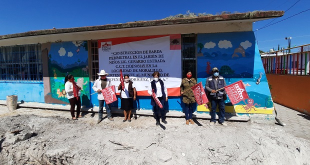 Comuna de Tepexi inicia obras para barda en preescolar de Moralillo