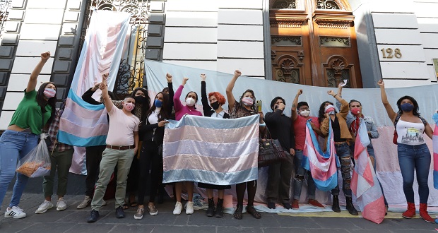 Comunidad trans en Puebla sale a las calles para celebrar Ley Agnes