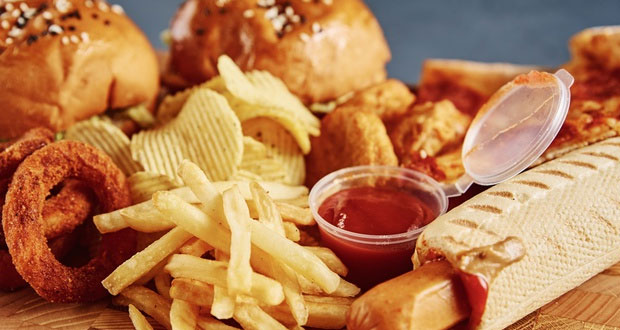Mexicanos han triplicado consumo de “comida chatarra”