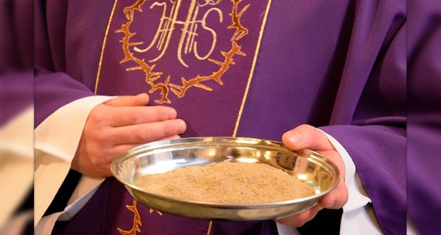Miércoles de Ceniza, sin poner cruz en la frente de fieles: Vaticano