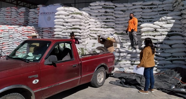 Sader entrega 13 mil toneladas de fertilizantes en Puebla