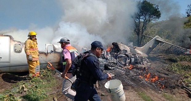 Aeronave de Fuerza Aérea se desploma en Veracruz; 6 militares mueren