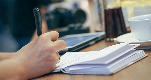Amazon y CDMX crean premio para impulsar obras de escritores
