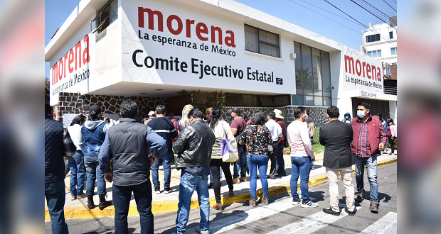 Bloquean y “clausuran” sede de Morena en Puebla; se oponen a candidaturas