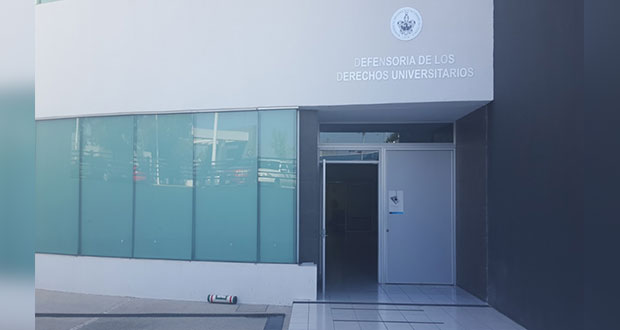 De nuevo, Defensoría de BUAP vulnera derechos de alumna expulsada, acusan