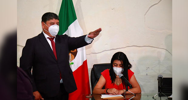 Toman protesta a Roberto Maxil como alcalde interino de San Andrés