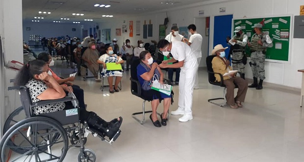 Aplican segunda dosis contra Covid-19 en Tecomatlán