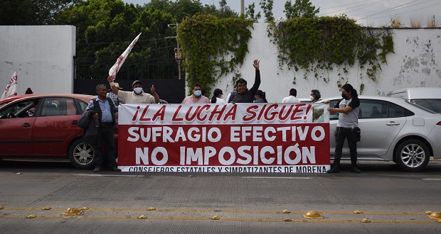 Escala protesta de inconformes en Morena; toman oficinas con violencia: CEE
