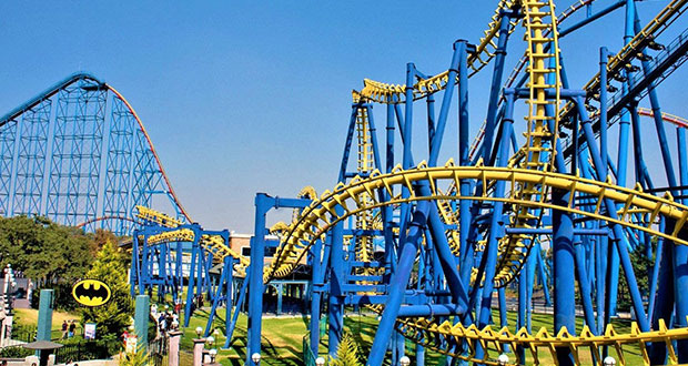 Intentan ingresar a Six Flags de CDMX con subametralladora; los detienen