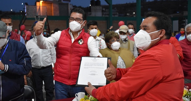 PRI da constancia a Morales como candidato por alcaldía de Ocoyucan