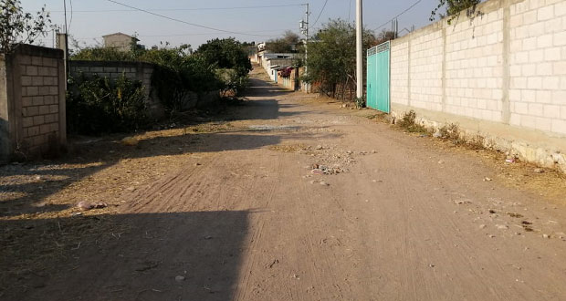Vecinos de Ayotla piden servicios de drenaje y agua potable