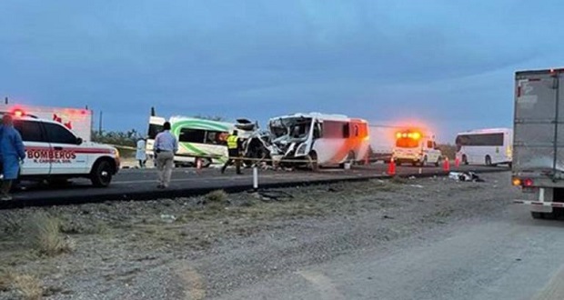 Choque entre camión y van turística en Sonora deja 16 muertos 