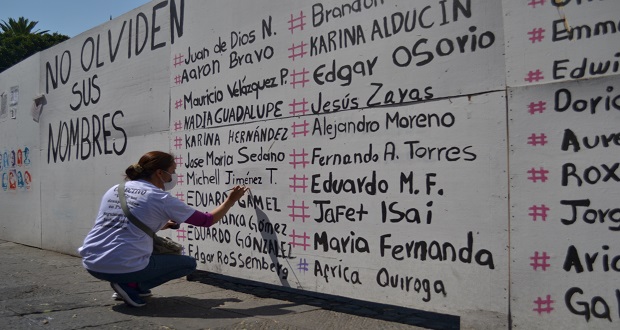 Actualizan mural de personas desaparecidas; urgen Ley de Búsqueda en Puebla. Foto: EsImagen / Lore Martínez