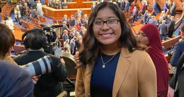 Aceptan en Harvard a Elizabeth Esteban, hija de migrantes purépechas