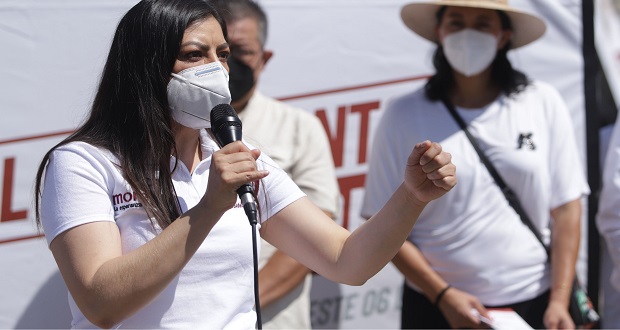 Acusan ante Claudia Rivera "extorsiones" a ambulantes en Aparicio