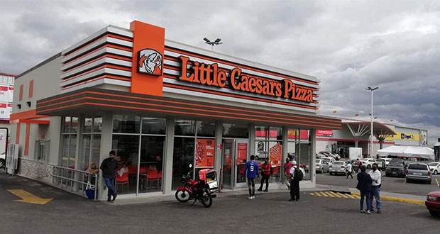 Acusan discriminación en Little Caesars; supervisor se dice ignorante 