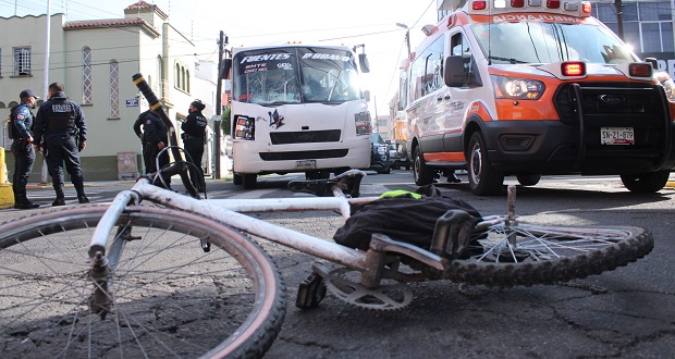 Atropella ruta 4 a dos ciclistas en colonia El Carmen