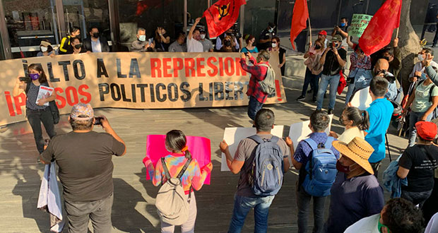 Bajo proceso, liberan a normalistas detenidas en Chiapas; acusan agresiones