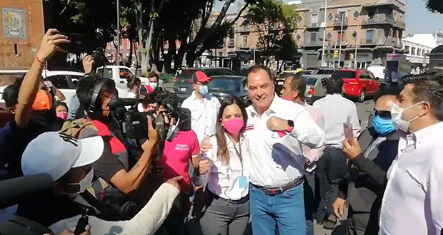 Ciudadanos deben tomar control de la ciudad de Puebla: Rivera Santamaría