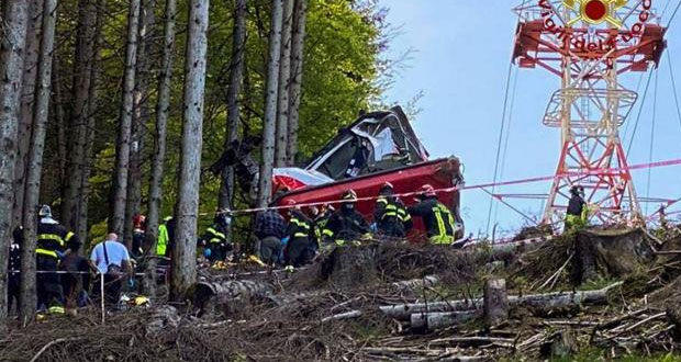 Desplome de teleférico en montañas de Italia deja 13 muertos