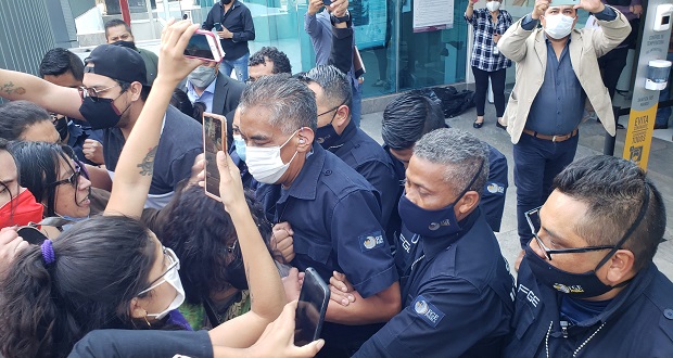 En FGE, bloquean con gas a familiares que exigía justicia para Zyanya  