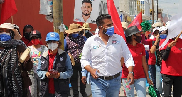 En Tochtepec, Gerardo Campos propone becas y mejorar escuelas