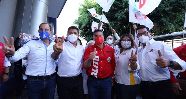 Líderes del PRI, PAN y PRD respaldan a Eduardo Rivera en arranque de campaña