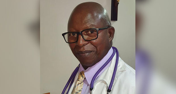 Muere de Covid-19 médico que rechazaba vacunas en Kenia