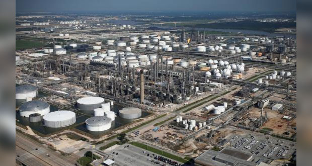 Pemex compró a Shell refinería en Houston; entregaremos 8: AMLO 