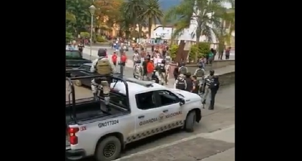 Riña en Pahuatlán deja 3 muertos; exigiendo justicia e incendian patrulla