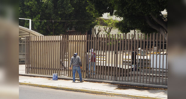 Tras casi 4 años, inician trabajos para demoler el IMSS de San Alejandro