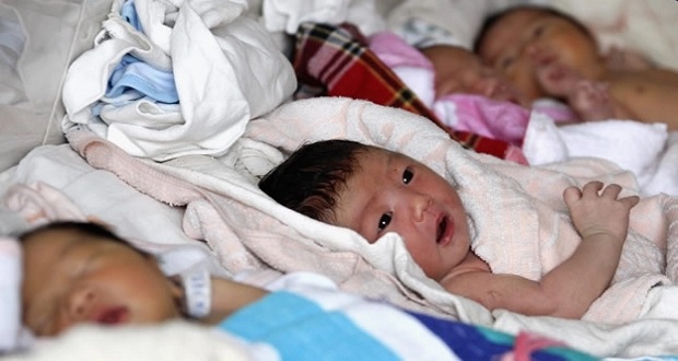 China autoriza tener tres hijos por baja en crecimiento poblacional