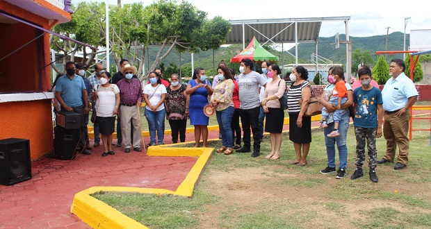 Ayuntamiento de Tecomatlán rehabilita kiosco en La Unión