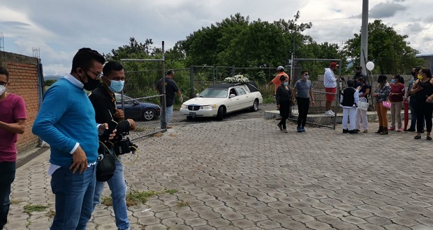 Con porras, sepultan a Ian y Carlos en Atlixco; familia exige justicia