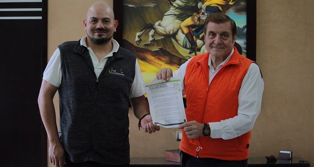 Edgar Yamil, candidato de MC, firma compromiso con la CDH