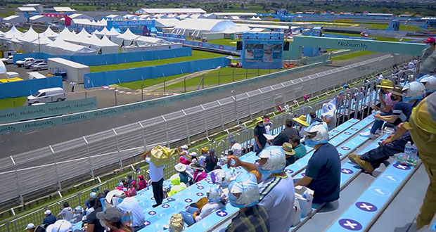 En Día del Padre, Poblanos disfrutan gratis evento de la Fórmula E