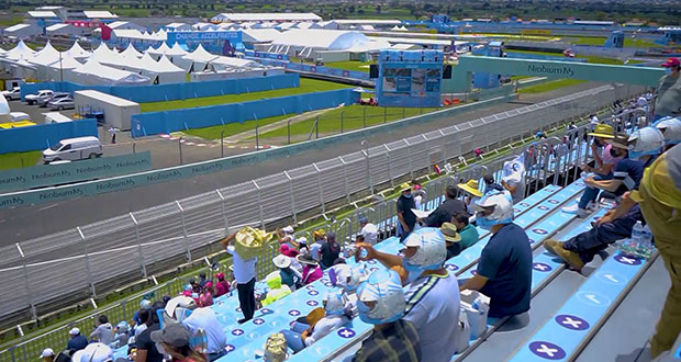 En Día del Padre, Poblanos disfrutan gratis evento de la Fórmula E  