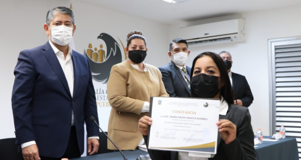 Para mejorar servicio, FGE toma protesta a 29 agentes investigadores