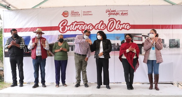 Karina Pérez entrega ampliación de drenaje en Acatepec