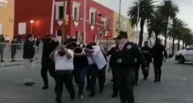 Manifestación de normalistas en Casa Aguayo termina con detenciones