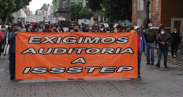 Por manejo de cuotas sindicales, piden maestros auditoría al Issstep