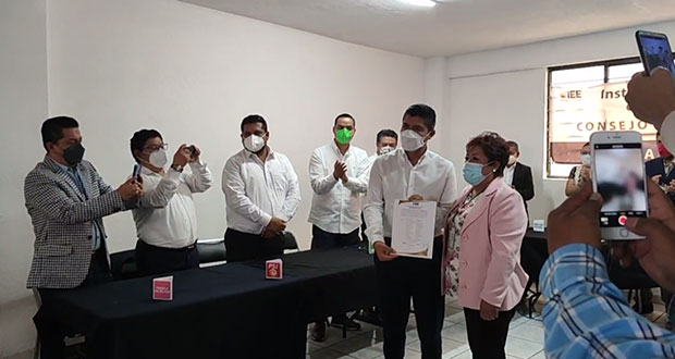 Recibe Eduardo Rivera constancia de edil electo; “diálogo, desde primer día”