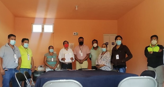 Recibe Juan Luna constancia como alcalde electo de Atexcal