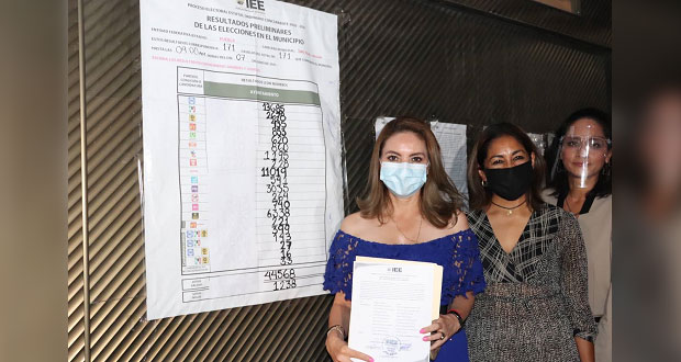 Recibe Paola Angon constancia de mayoría como edil de San Pedro Cholula