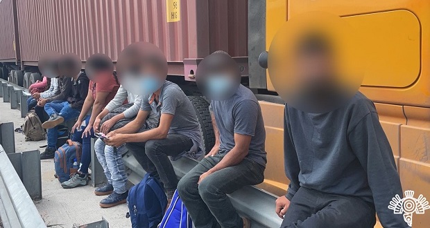 Rescatan a 35 migrantes en la autopista México-Puebla