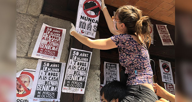Sobrevivientes del “Halconazo” se manifiestan afuera de casa de Echeverría