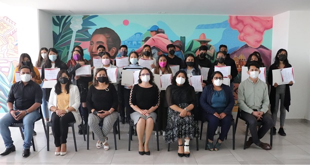 21 jóvenes reciben becas universitarias en San Andrés Cholula