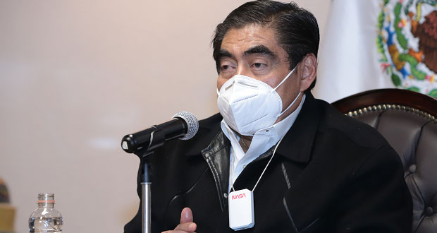 Barbosa da espaldarazo a Ríos Piter como rector de Udlap