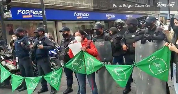 Feministas recriminan a Congreso no despenalizar aborto en Puebla