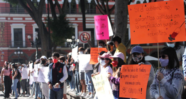 En protesta, exige Fnerrr agilizar vacunación ante regreso a clases